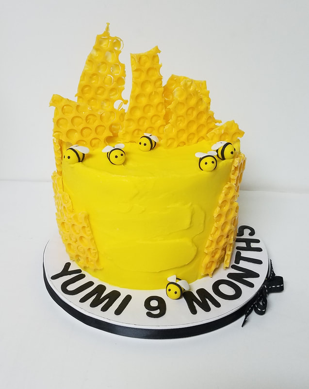 Bee Cake with Honey Comb