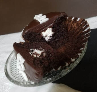 Chocolate Cake with Vanilla Buttercream Filling